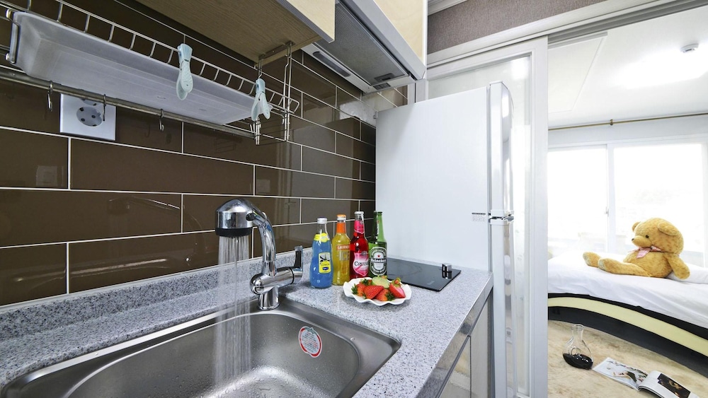 Basic Room, 1 Bedroom (301) - Photo 5