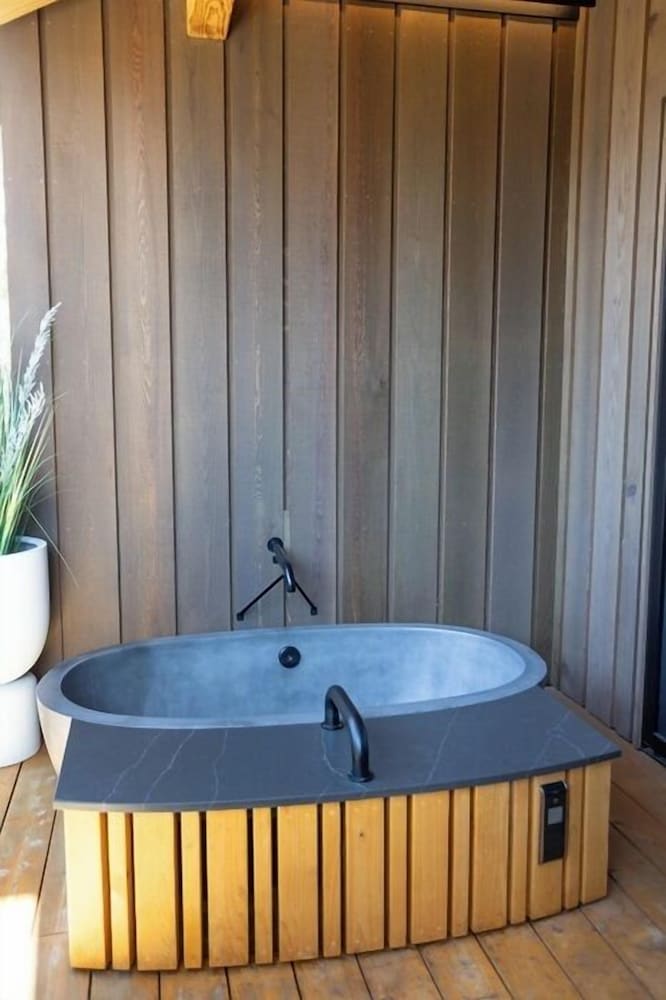 Deluxe Studio, Mobility Accessible, Balcony photo 3