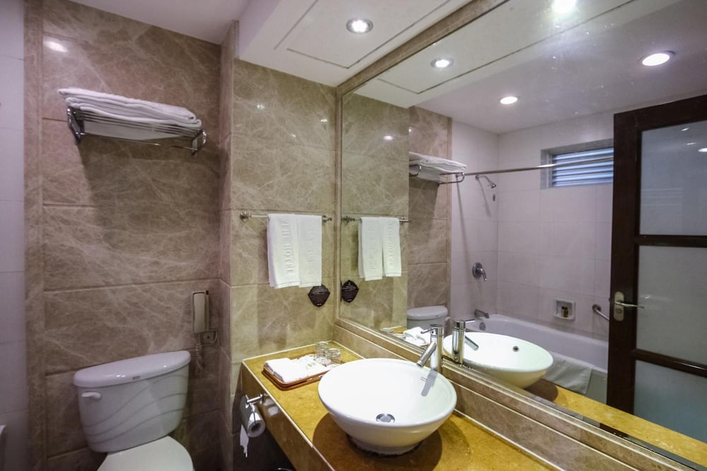 Business Suite, 1 Queen bed photo 2