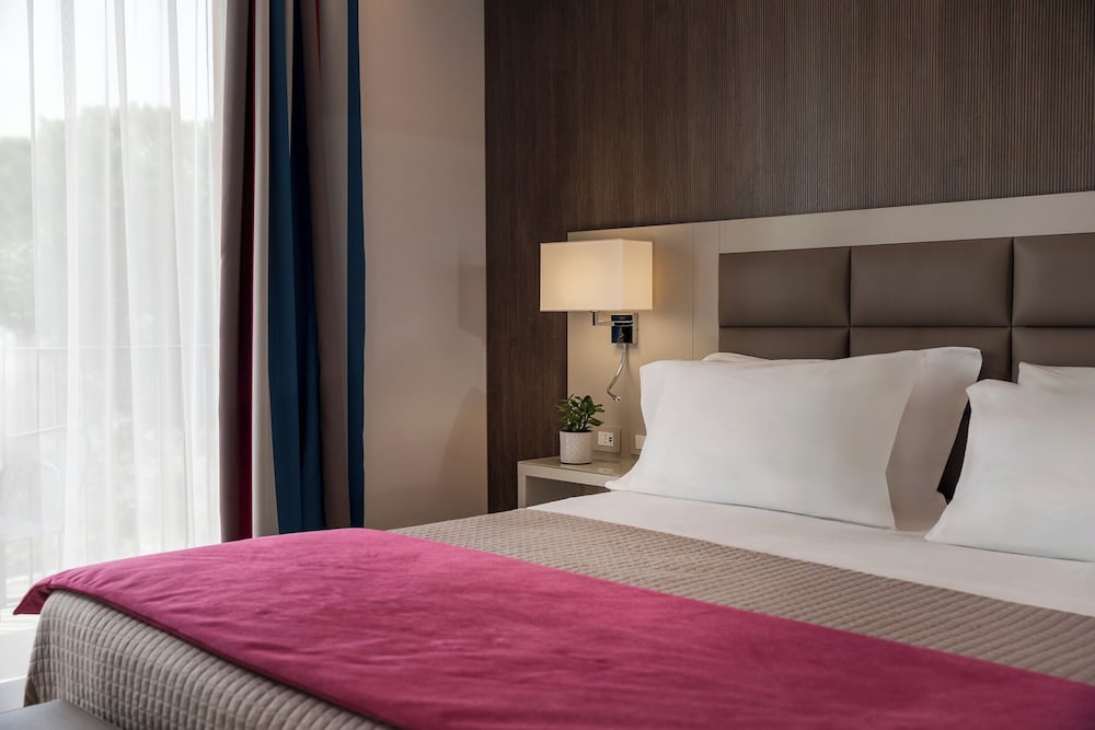 Deluxe Double or Twin Room - Photo 7
