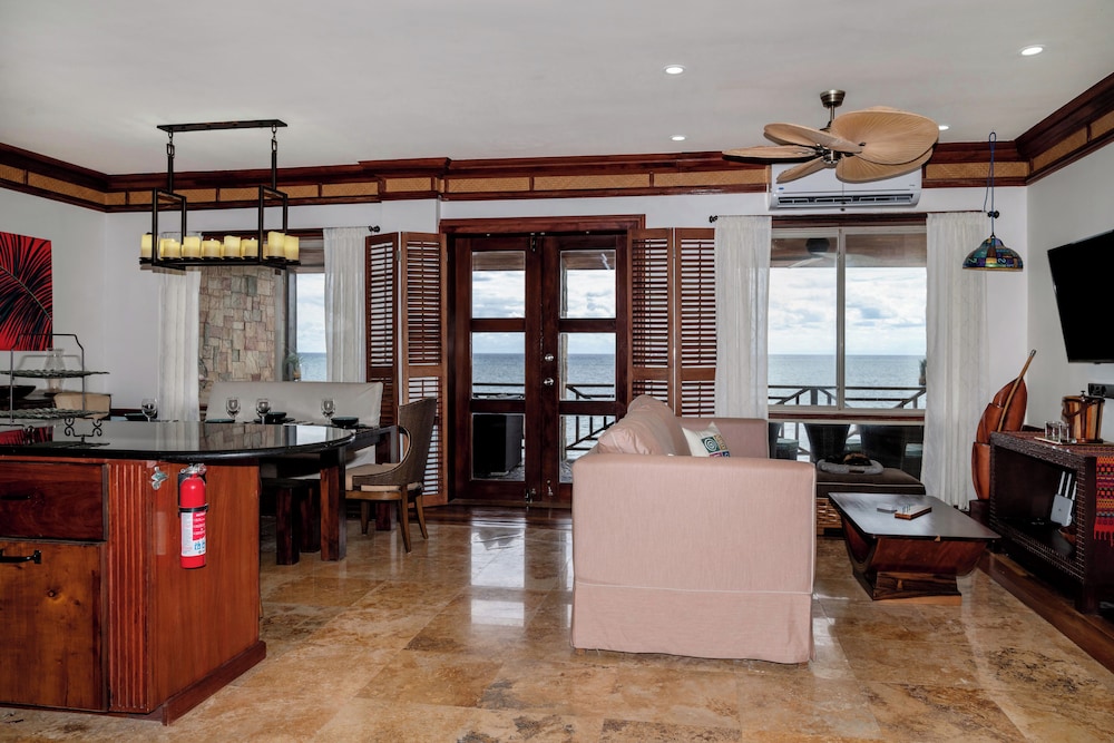 Exclusive Condo, 2 Bedrooms, Beach View, Beachfront