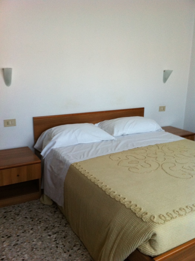 Double or Twin Room, Shared Bathroom
