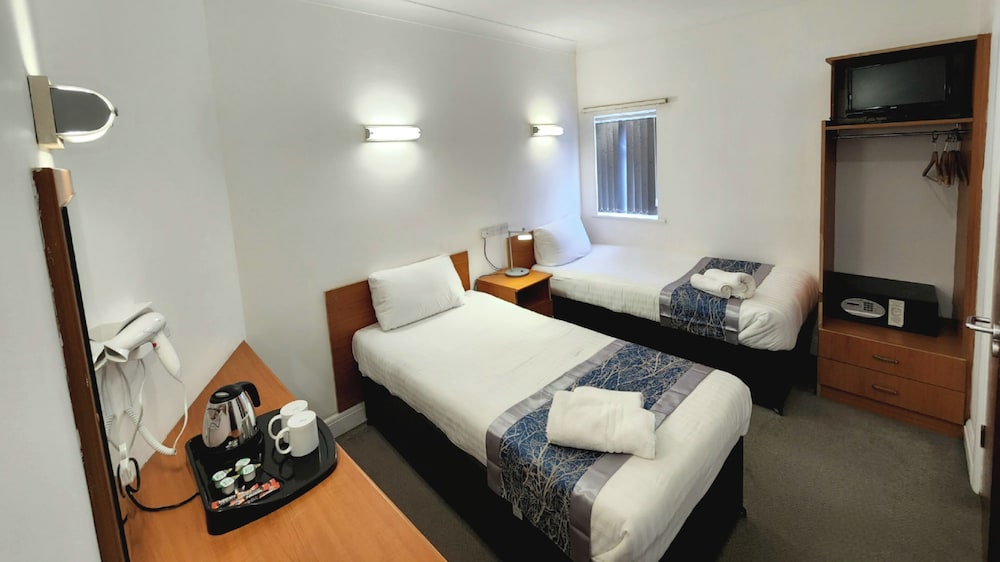 Standard Twin Room, 2 Twin Beds - Photo 1