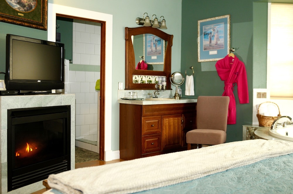 Deluxe Room, 1 King Bed, Jetted Tub