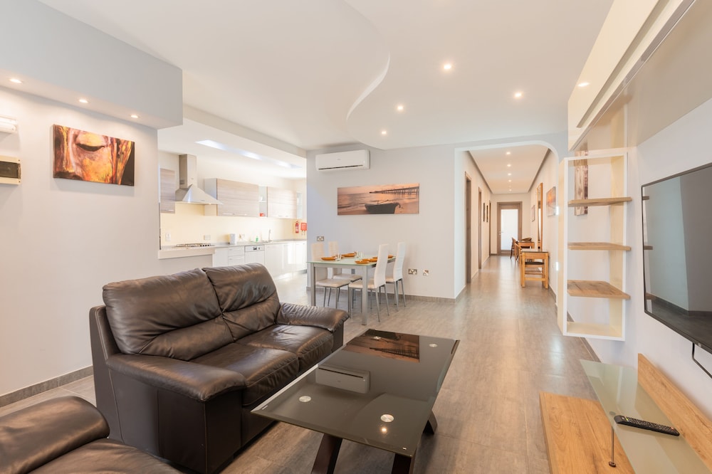 Comfort Apartment, 3 Bedrooms, Kitchen