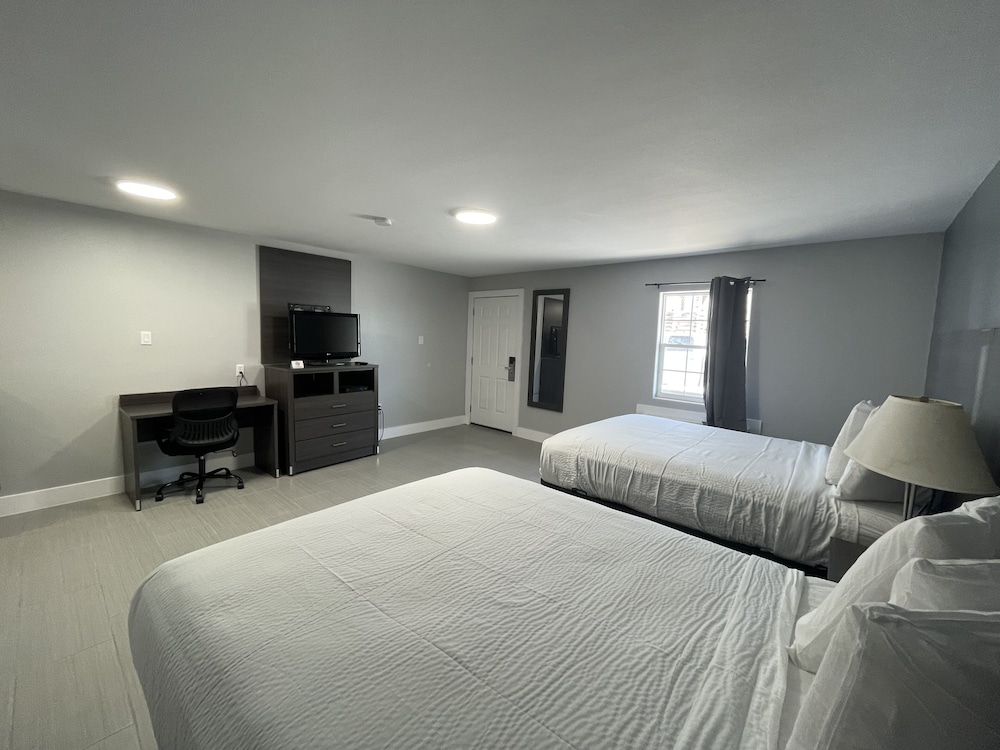 Standard Room, 2 Queen Beds - Photo 3