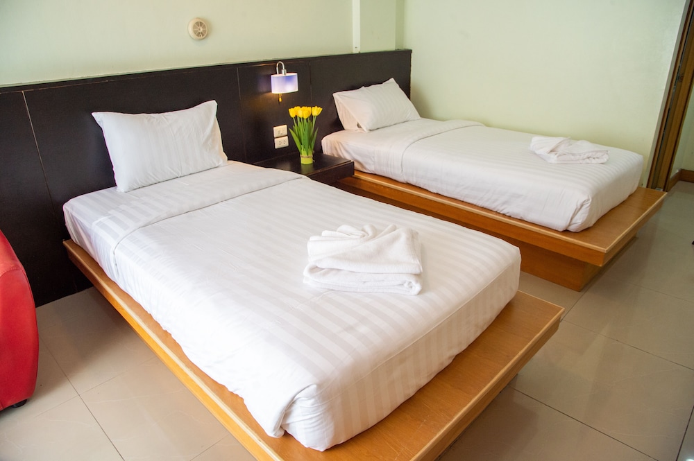 Superior Twin Room, 2 Twin Beds, Partial Ocean View