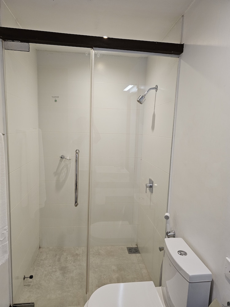 Standard Double Room - Photo 11
