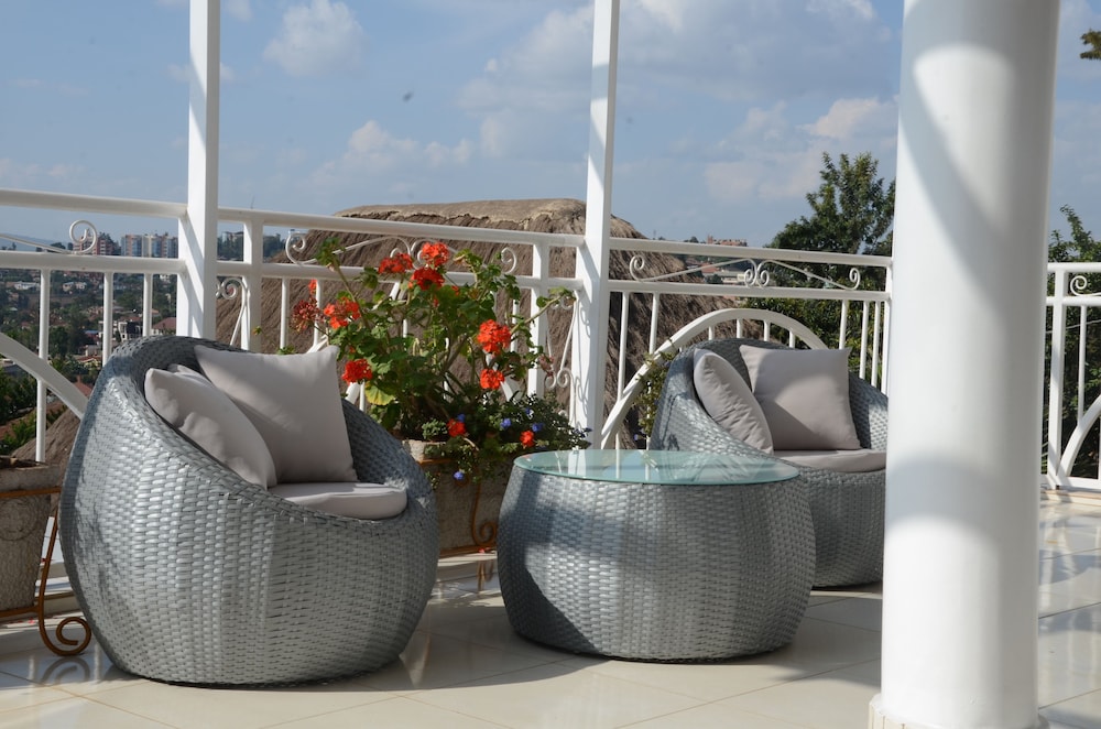 Premium Room, 1 King Bed, Balcony, City View photo 2
