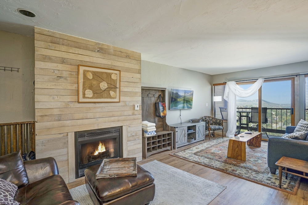 Condo, 2 Bedrooms