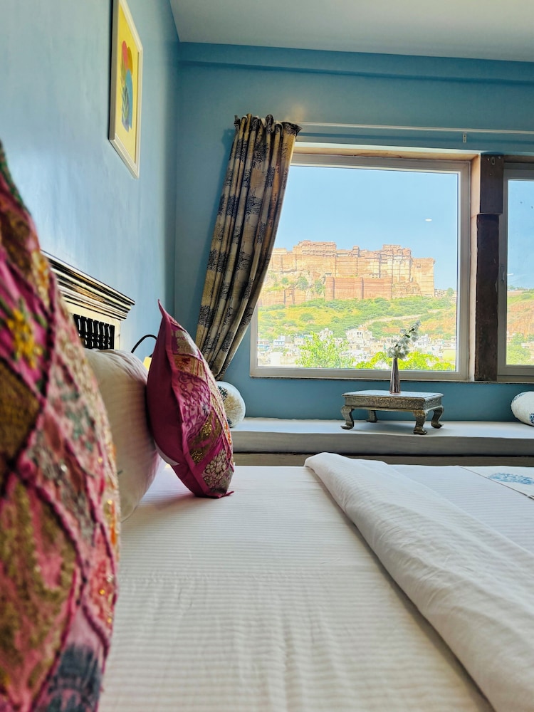 Fort view Superior room, King Bed ( 3rd Floor ) - Photo 9
