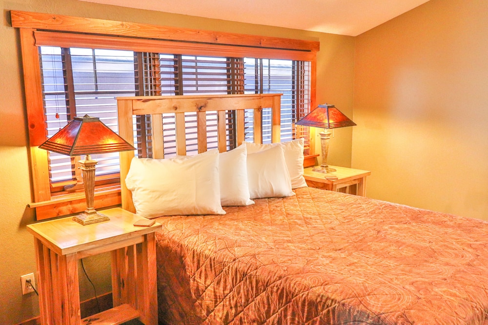Cottage, 2 Bedrooms, Fireplace photo 3