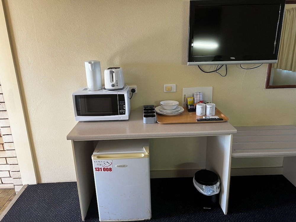 Standard Twin Room, Multiple Beds, Non Smoking (Queen Single Studio) photo 3