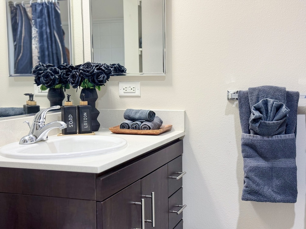 Beautiful 1 BR in LA Gym Pool 10mins to Cedar, Foto 9
