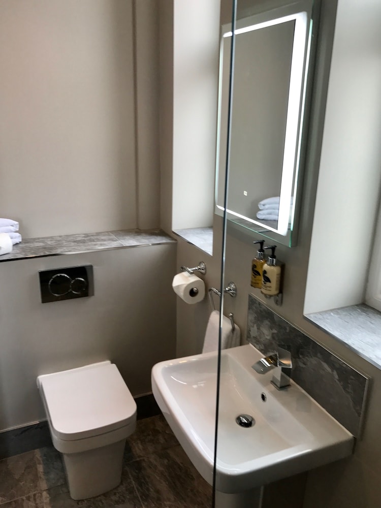 Raven Hotell, Bilde 8