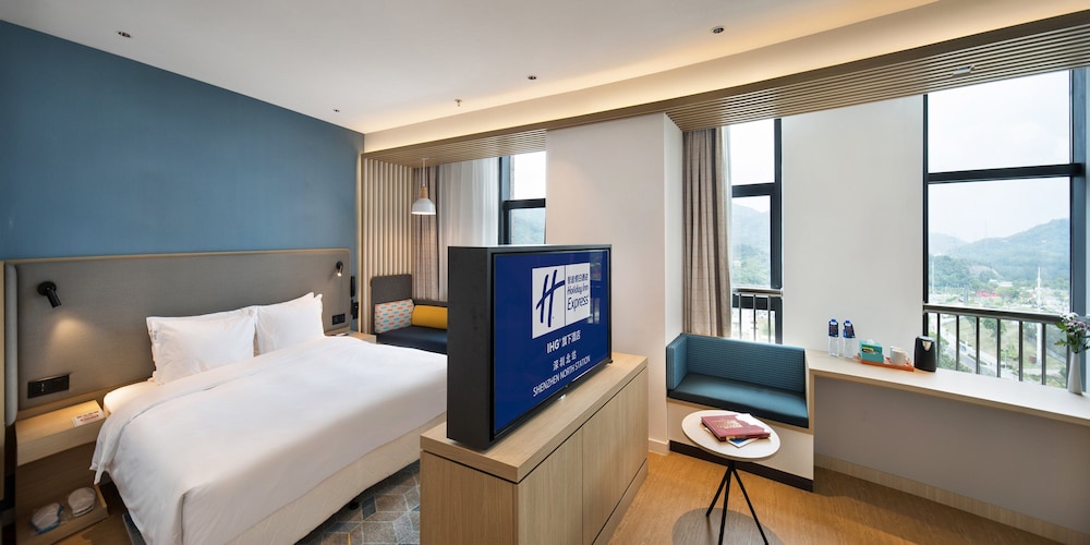 Suite, 1 King Bed - Photo 1