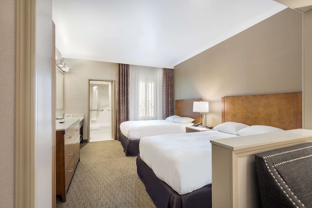 Suite, 2 Double Beds, Non Smoking - Photo 5