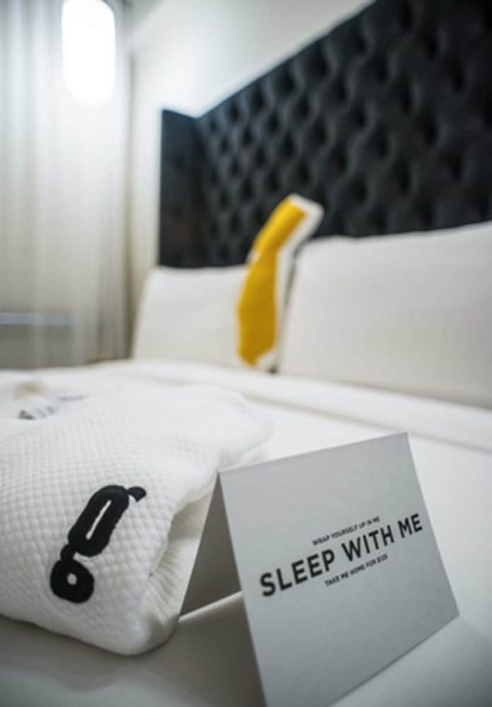 Deluxe Room, 1 Queen Bed - Photo 3