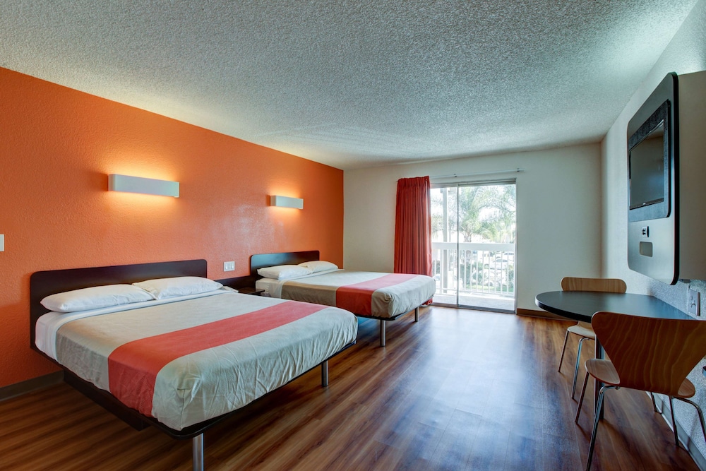 Standard Room, 2 Queen Beds, Accessible, Non Smoking - Photo 4