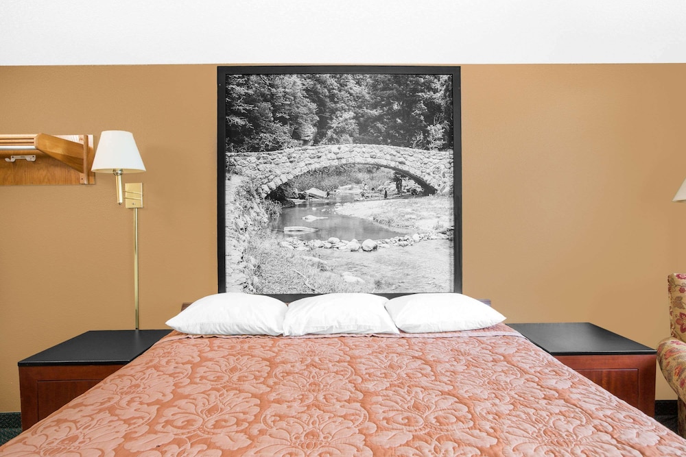 Standard Room, 1 King Bed - Photo 3