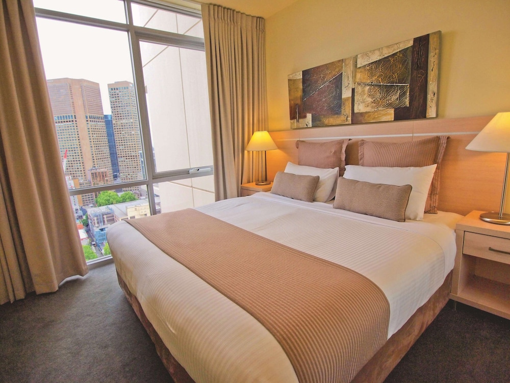 Executive Two Bedroom Apartment thumbnail 6