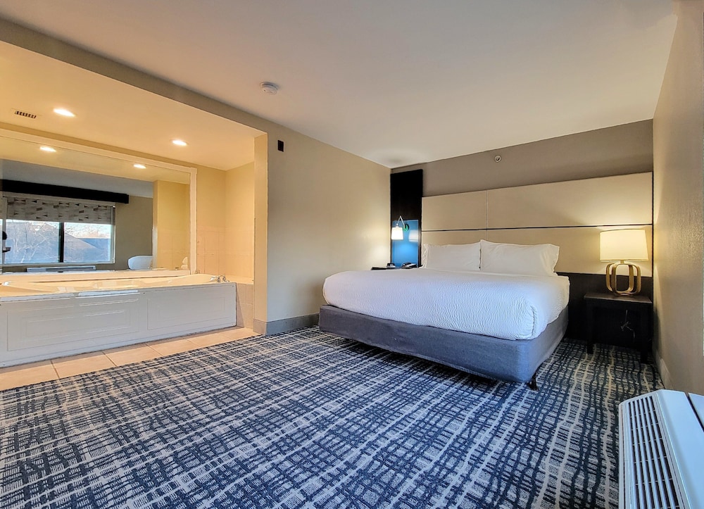 Suite, 1 King Bed, Accessible (Additional Living Area) - Photo 10