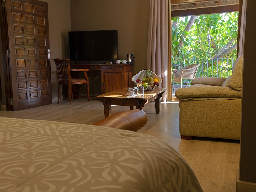 Junior Suite, 1 Bedroom, Terrace, Garden View - Photo 1