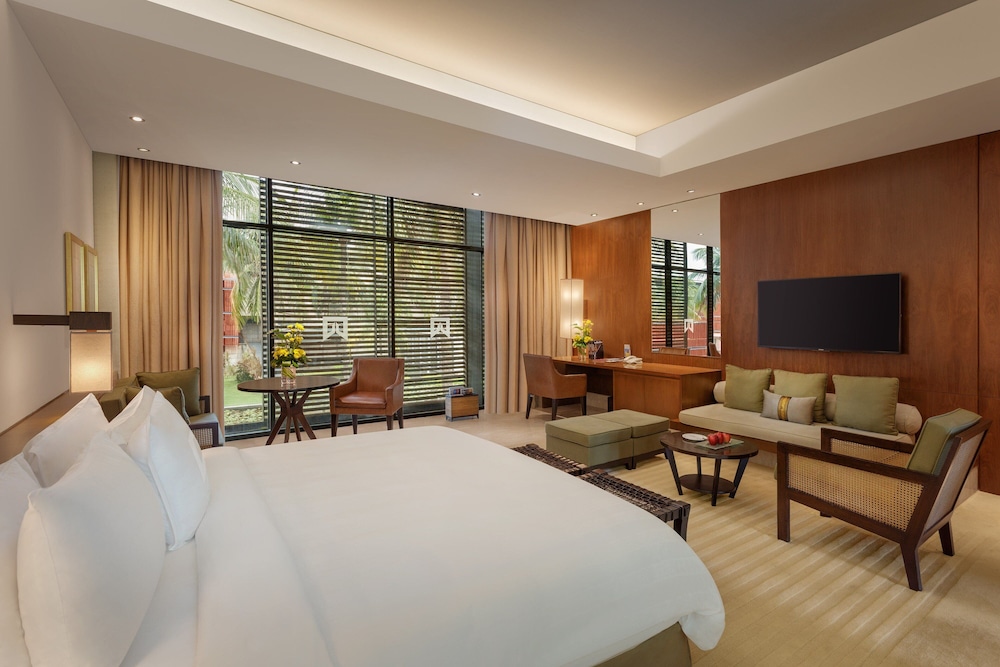 Room, 1 King Bed, Garden View - Photo 1