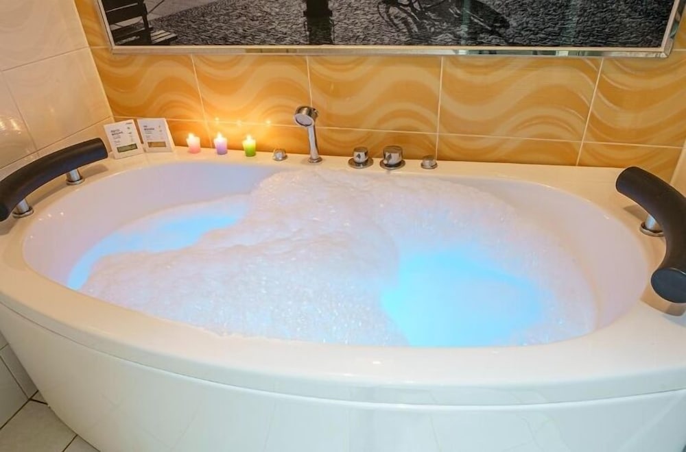 Luxury Room, Multiple Beds, Non Smoking, Jetted Tub - Photo 14