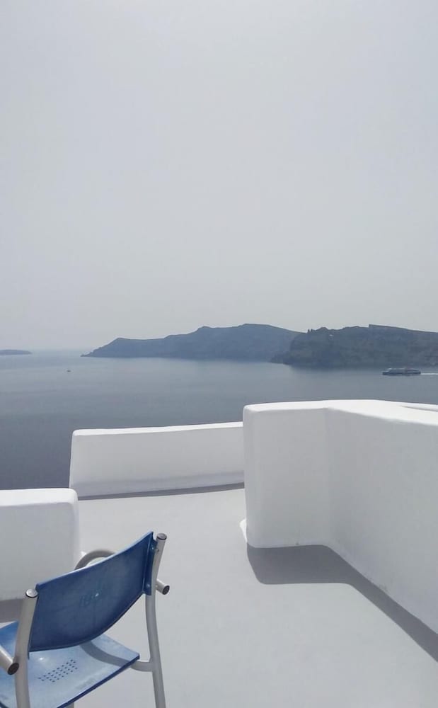 Traditional Cave House with Caldera View - Photo 3