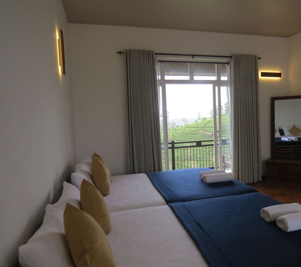 Deluxe Quadruple Room, 1 Bedroom, Non Smoking, Mountain View