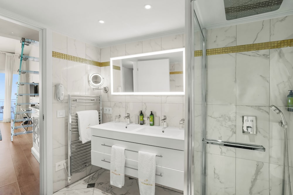 Executive Suite - Photo 5