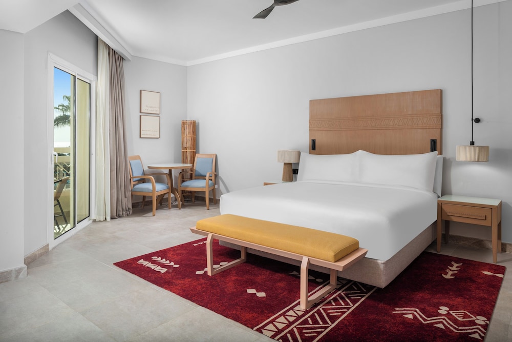 Premium Room, 1 King Bed, Pool View - Photo 1