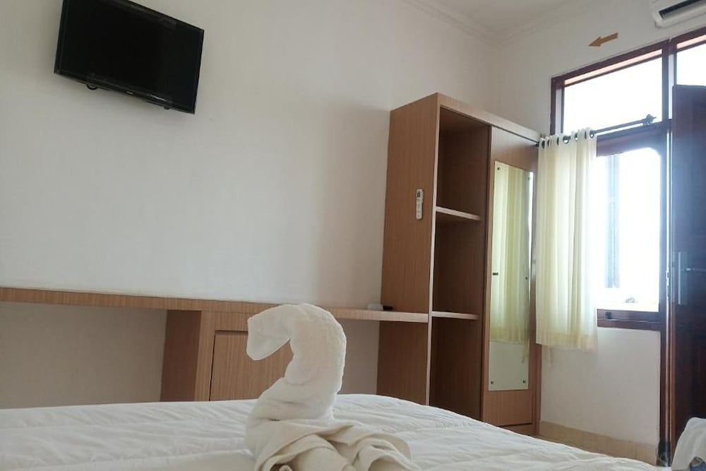 Family Double Room with City View - Photo 9