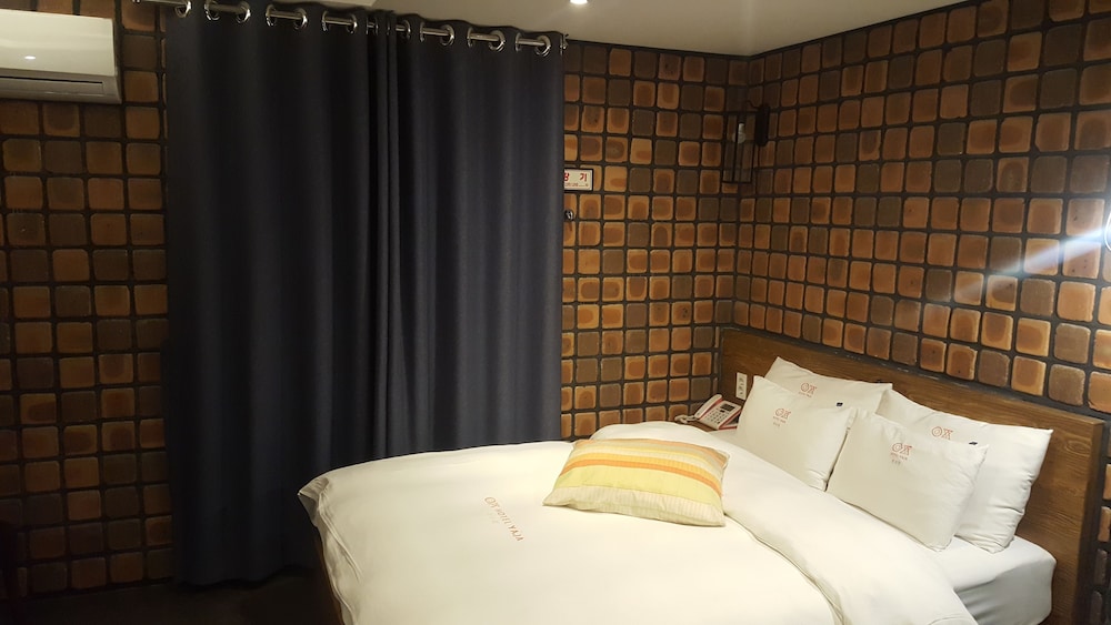 Premium Room - Photo 7