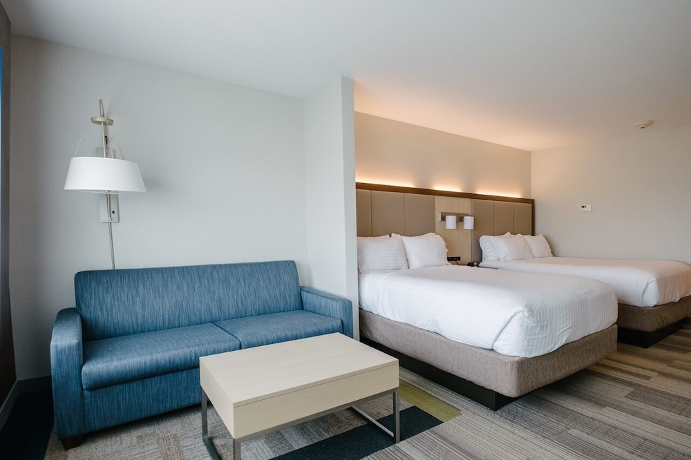 Suite, 1 King Bed, Accessible (Communications) photo 3