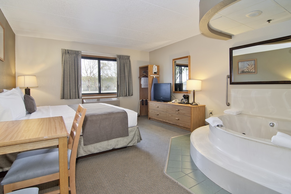 Suite, 1 King Bed, Non Smoking - Photo 2