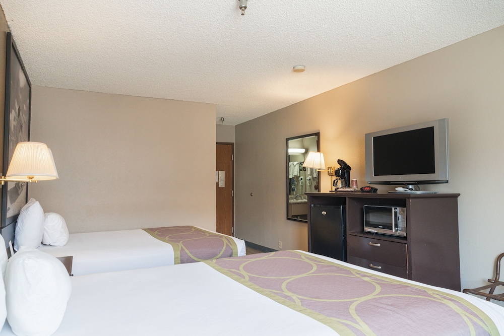 Room, 2 Queen Beds, Non Smoking photo 1