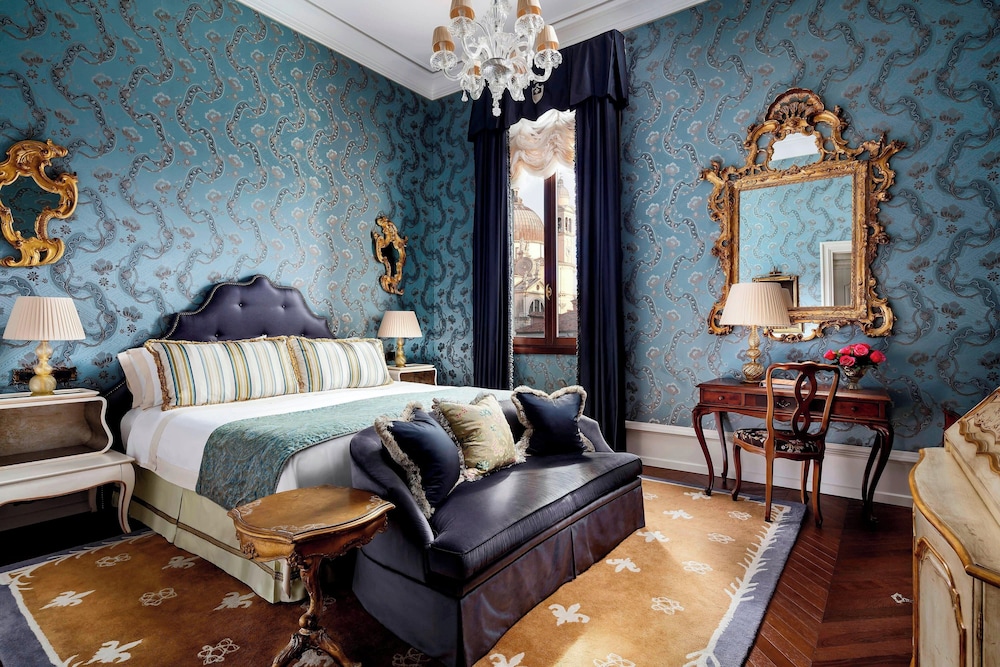 Grand Room, 1 King Bed