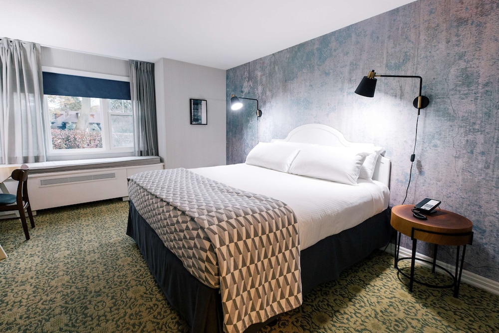 Room, 1 King Bed - Photo 3