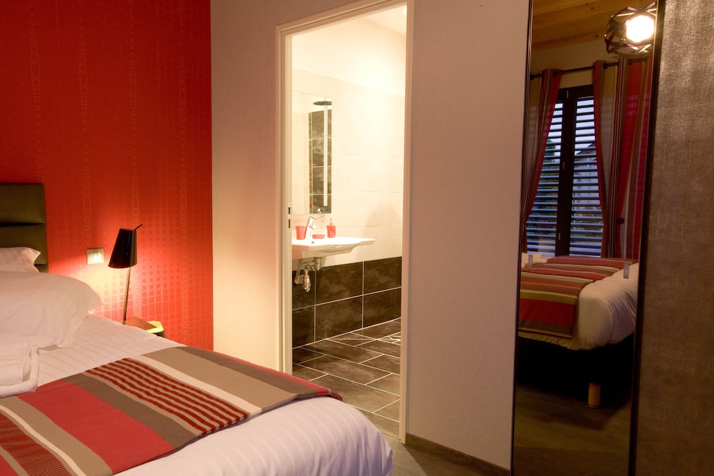 Double Room (Fleur de Châtaignier) photo 3