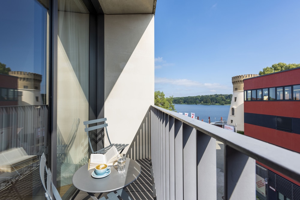 Apartment, Balcony, Partial Lake View (AA)