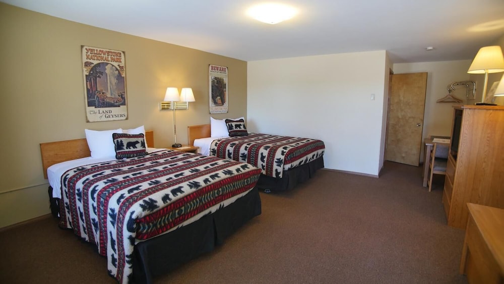 Standard Room, Multiple Beds, Non Smoking photo 3