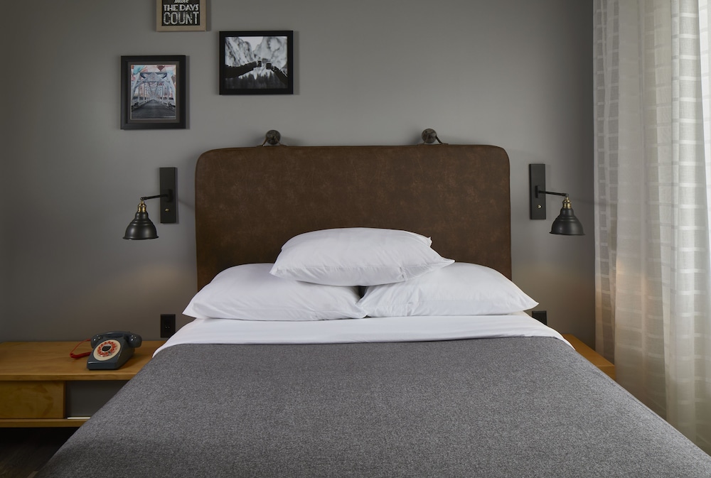 Room, 1 Queen Bed (Mobility Accessible, Tub)
