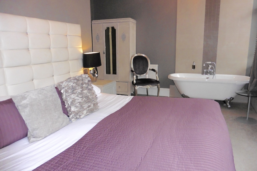 Luxury Suite, Ensuite photo 1