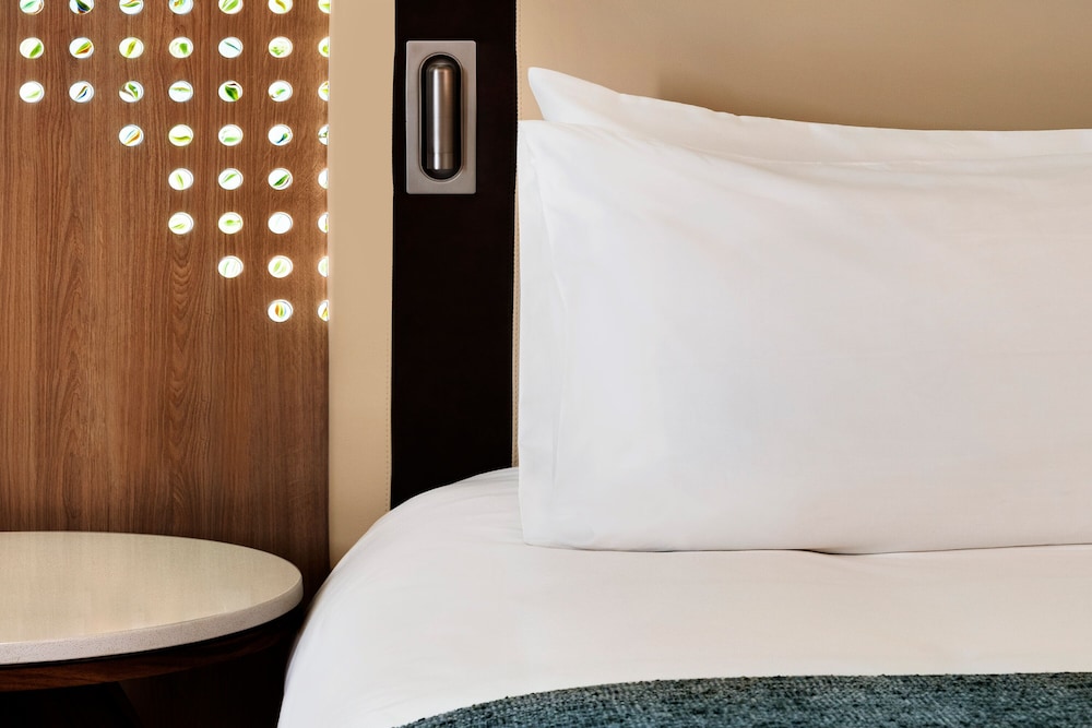 Junior Suite, 1 King Bed With Sofa Bed, Oceanfront (club)