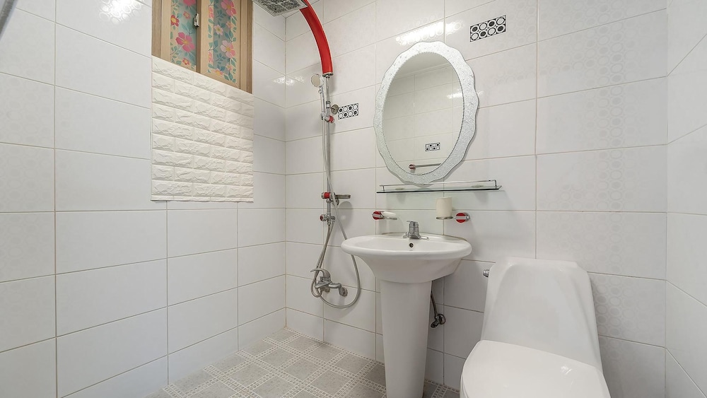 Basic Room, 1 Bedroom (Orange (Pet/ River View)) - Photo 5