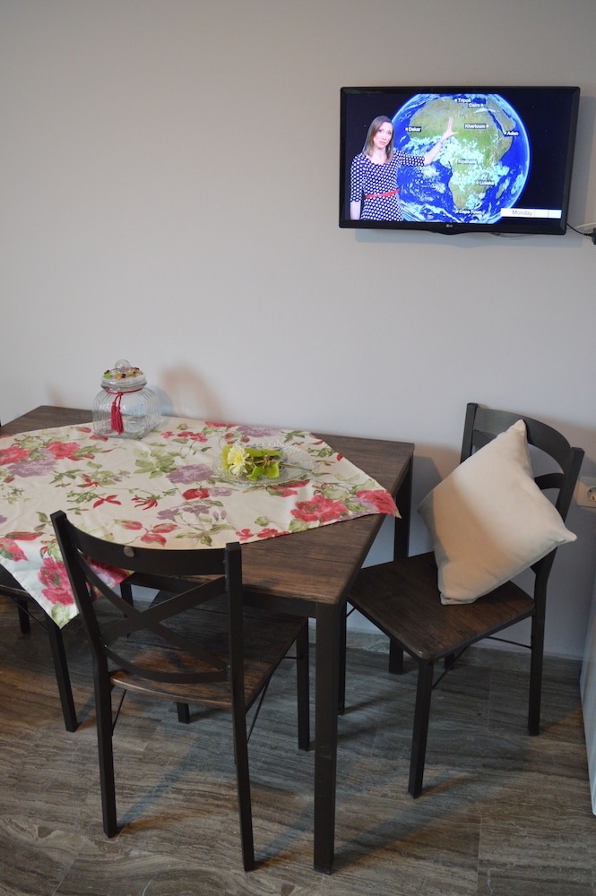 Family Apartment, 2 Bedrooms, Garden View, Beachside photo 3
