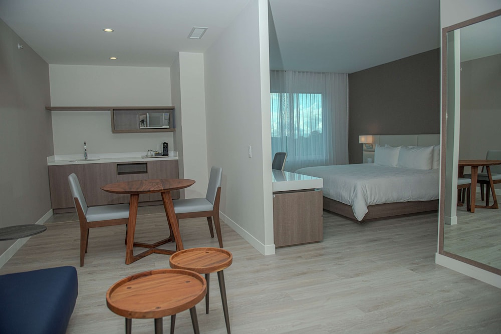 Junior Suite, 1 King Bed - Photo 4