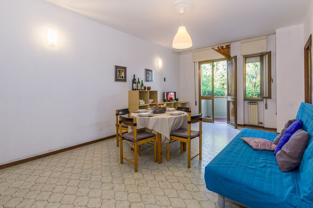 Family Apartment, Multiple Beds, Garden Area (Fiorella 1 500mt from sea) photo 2